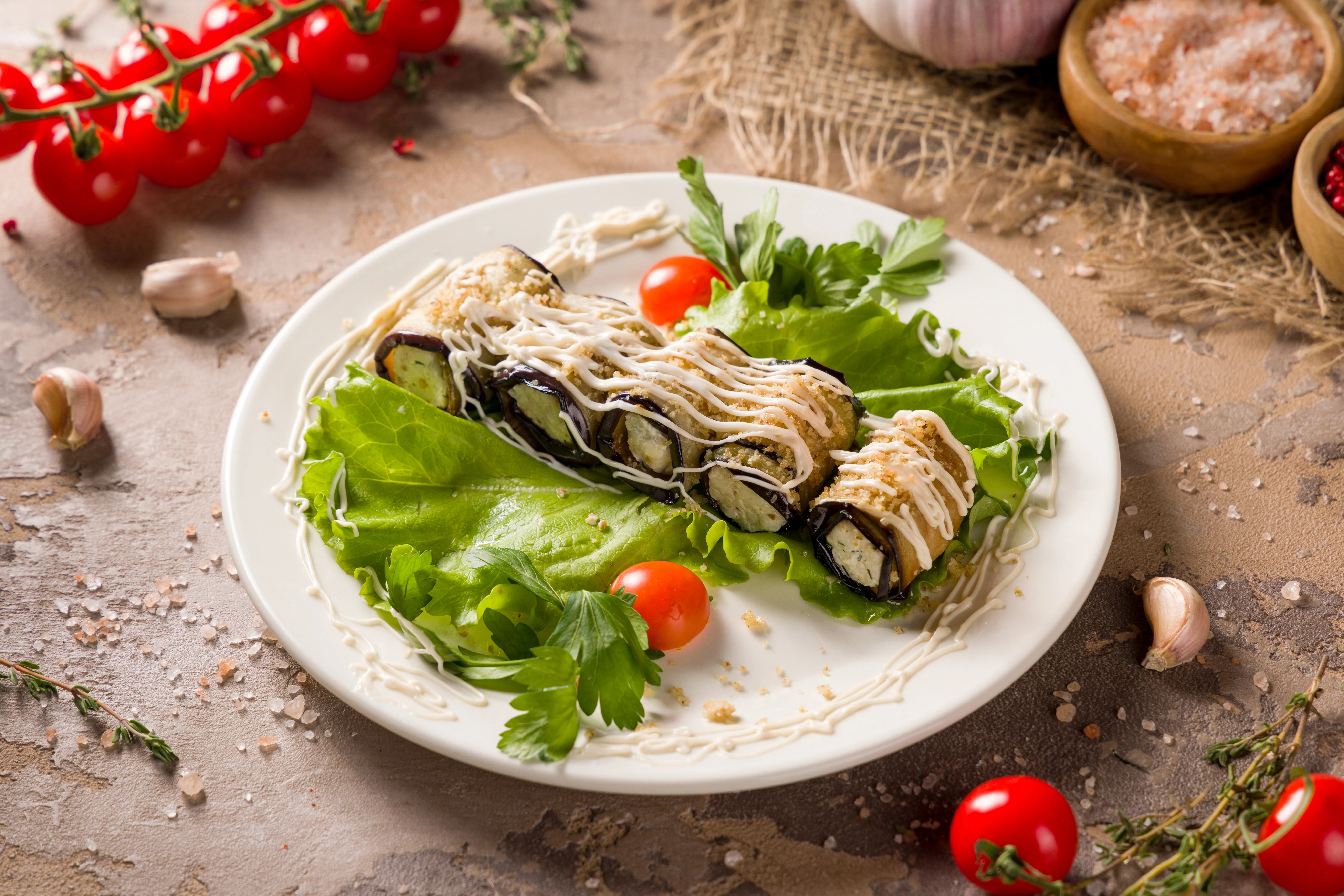 Баклажановые рулетики